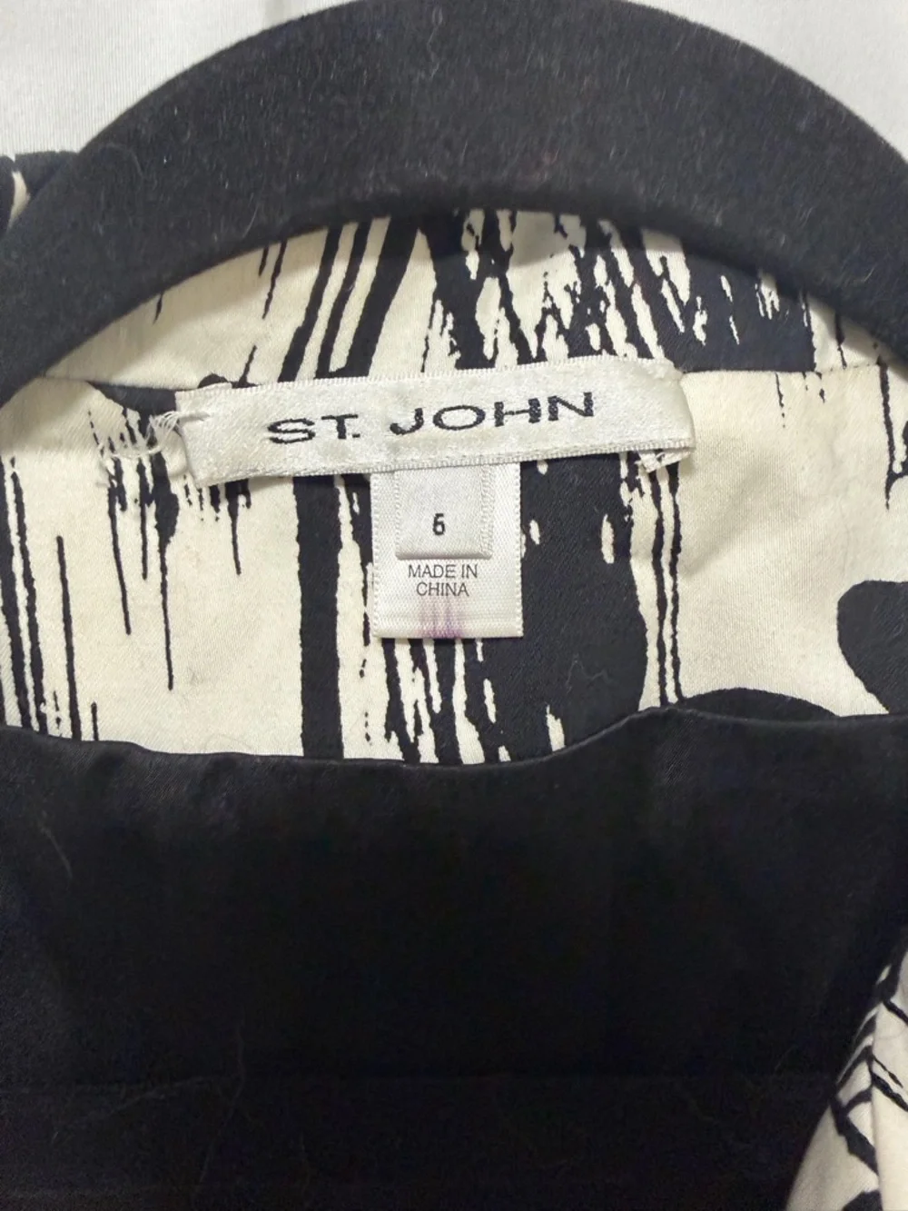 St. John Black and White Abstract-Print Cropped Jacket - Picture 2 of 6
